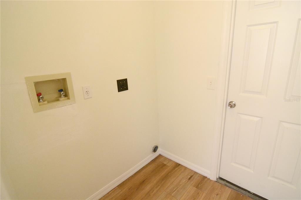 For Sale: $285,000 (3 beds, 2 baths, 1504 Square Feet)