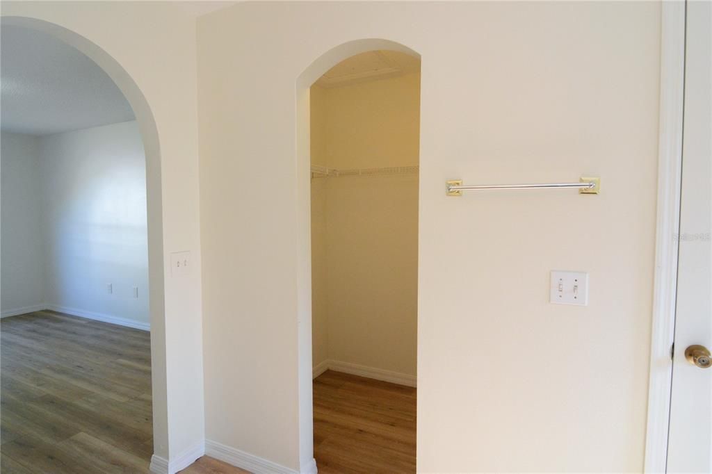 For Sale: $285,000 (3 beds, 2 baths, 1504 Square Feet)