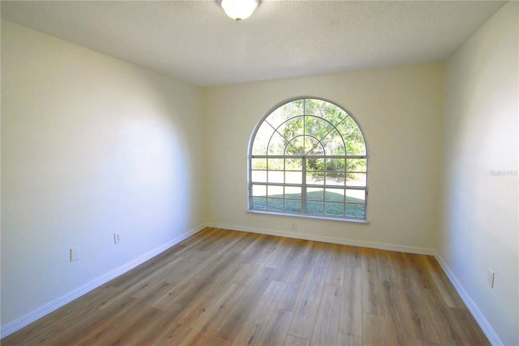 For Sale: $285,000 (3 beds, 2 baths, 1504 Square Feet)