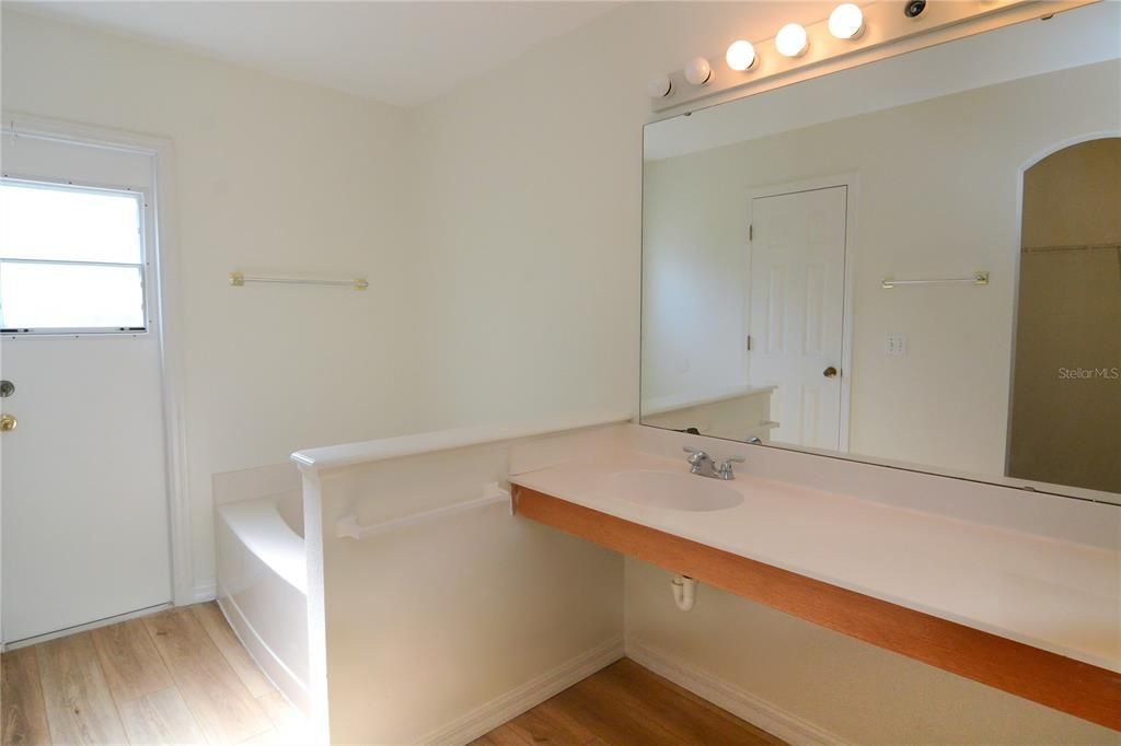 For Sale: $285,000 (3 beds, 2 baths, 1504 Square Feet)