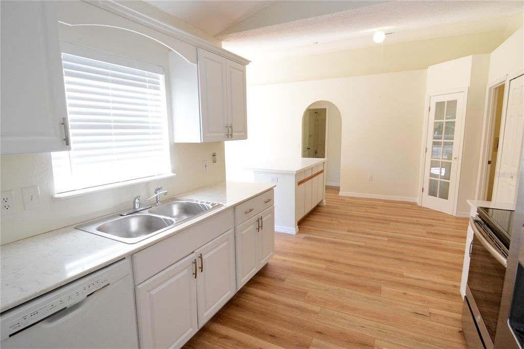 For Sale: $285,000 (3 beds, 2 baths, 1504 Square Feet)