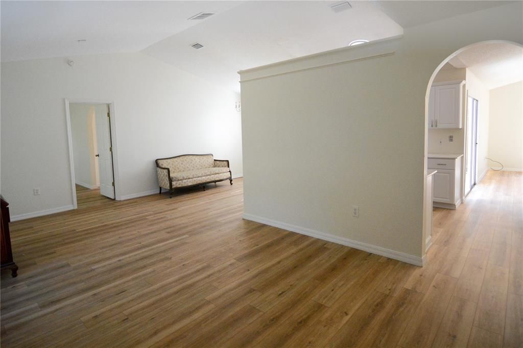 For Sale: $285,000 (3 beds, 2 baths, 1504 Square Feet)