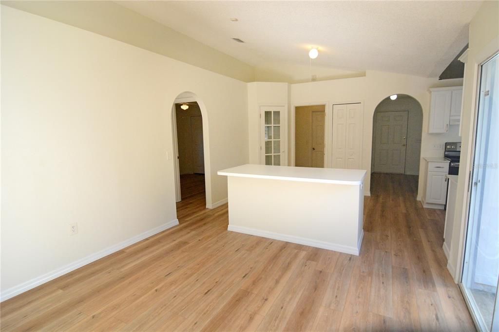 For Sale: $285,000 (3 beds, 2 baths, 1504 Square Feet)