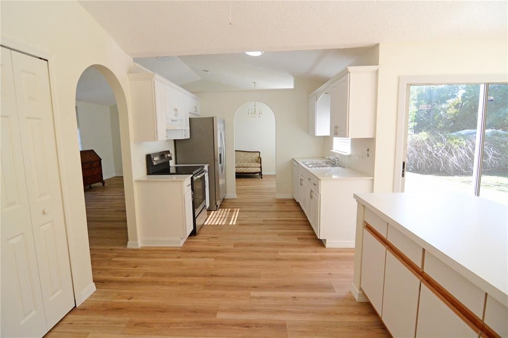 For Sale: $285,000 (3 beds, 2 baths, 1504 Square Feet)