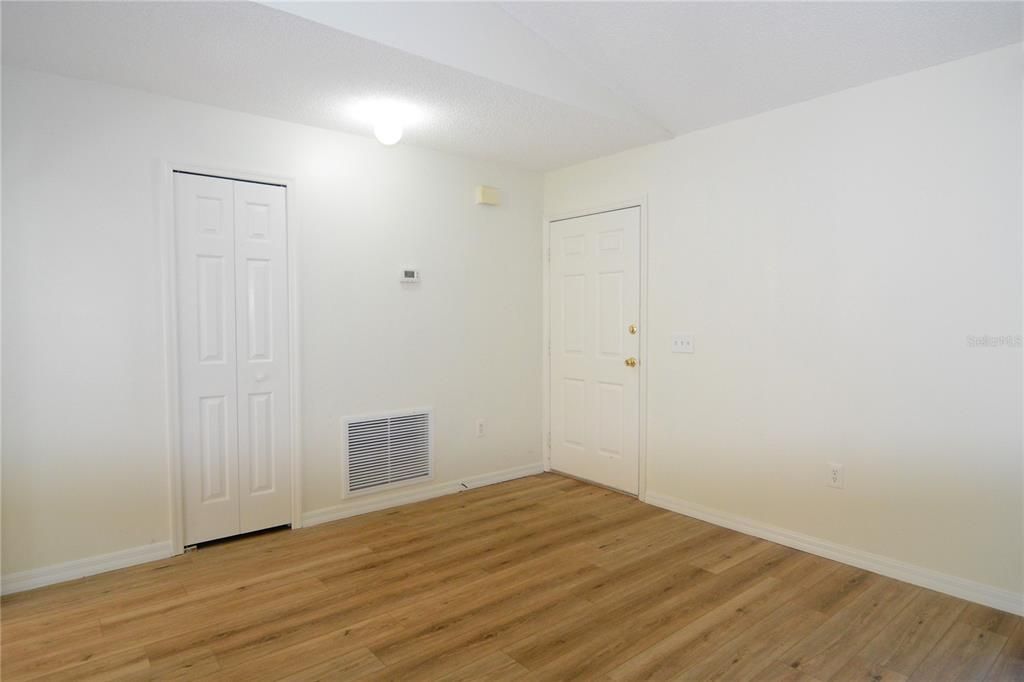 For Sale: $285,000 (3 beds, 2 baths, 1504 Square Feet)