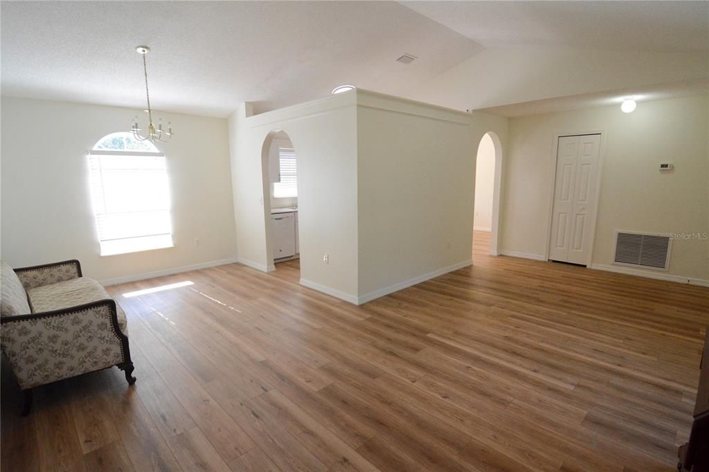 For Sale: $285,000 (3 beds, 2 baths, 1504 Square Feet)