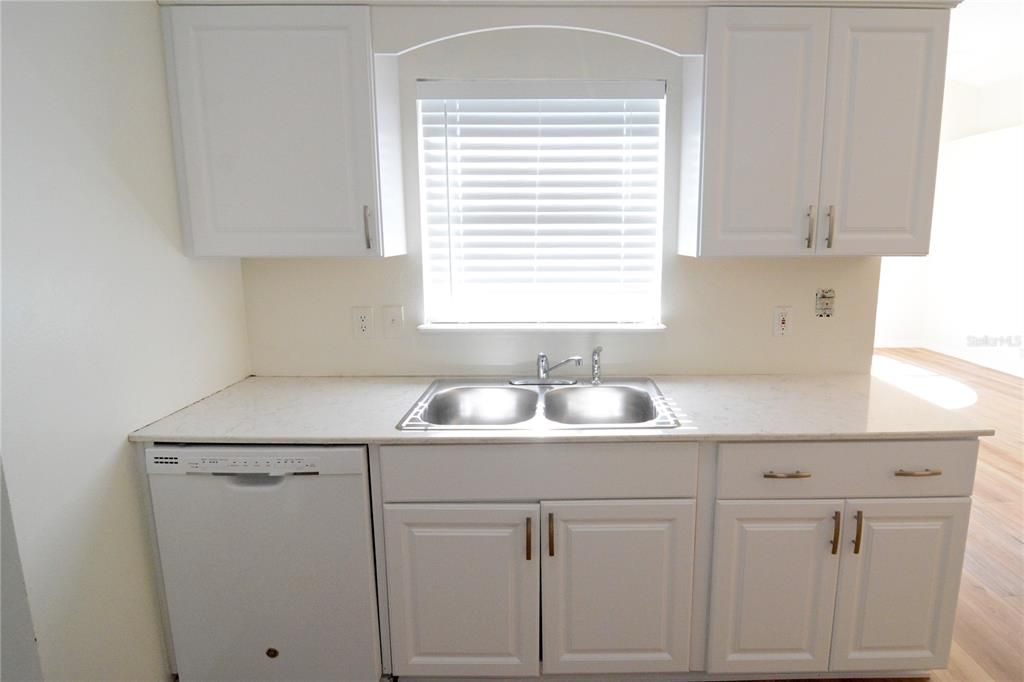 For Sale: $285,000 (3 beds, 2 baths, 1504 Square Feet)