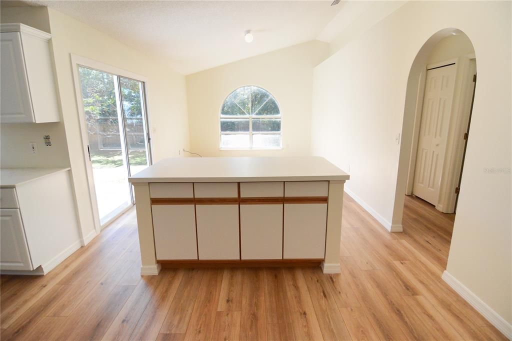 For Sale: $285,000 (3 beds, 2 baths, 1504 Square Feet)