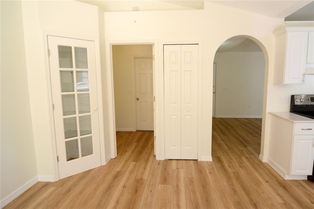 For Sale: $285,000 (3 beds, 2 baths, 1504 Square Feet)