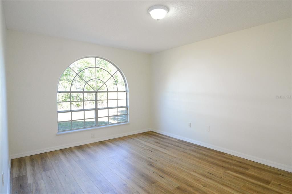 For Sale: $285,000 (3 beds, 2 baths, 1504 Square Feet)