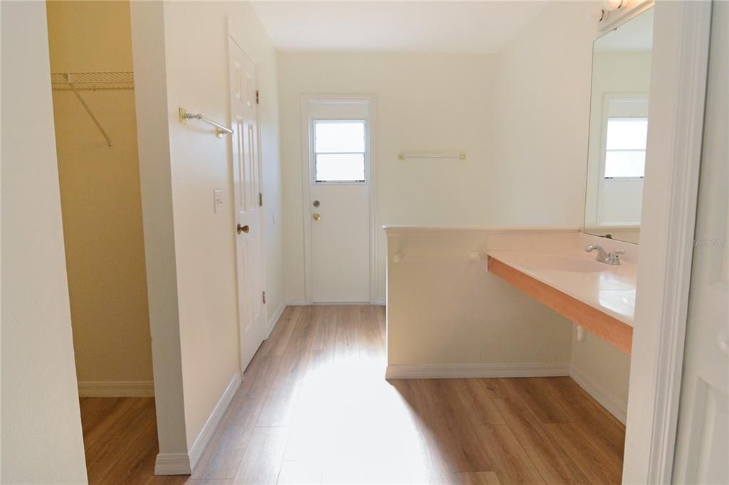 For Sale: $285,000 (3 beds, 2 baths, 1504 Square Feet)