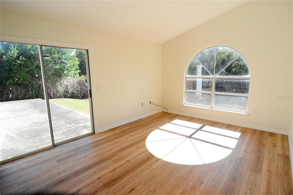 For Sale: $285,000 (3 beds, 2 baths, 1504 Square Feet)