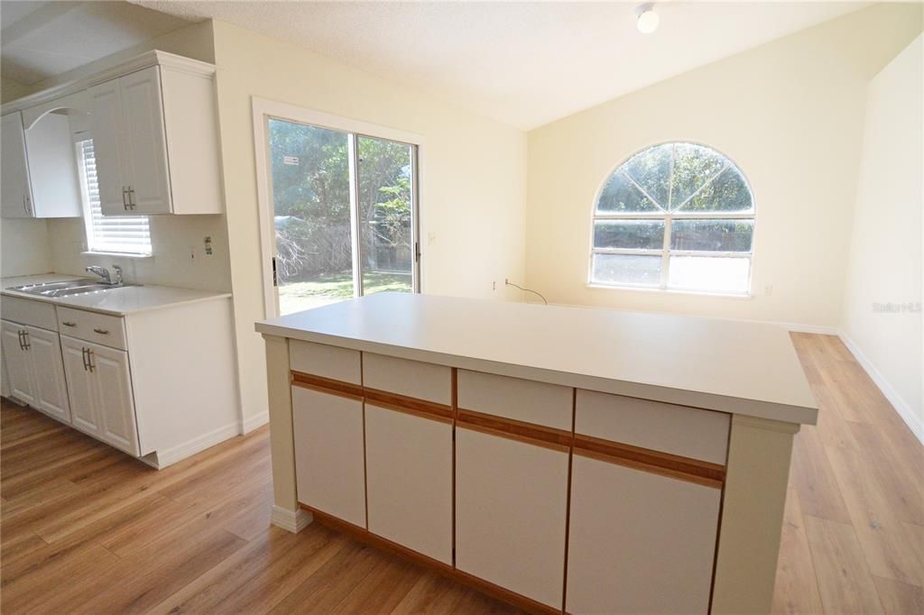 For Sale: $285,000 (3 beds, 2 baths, 1504 Square Feet)