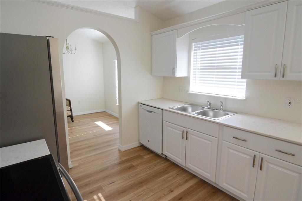 For Sale: $285,000 (3 beds, 2 baths, 1504 Square Feet)