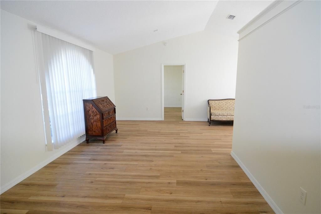 For Sale: $285,000 (3 beds, 2 baths, 1504 Square Feet)