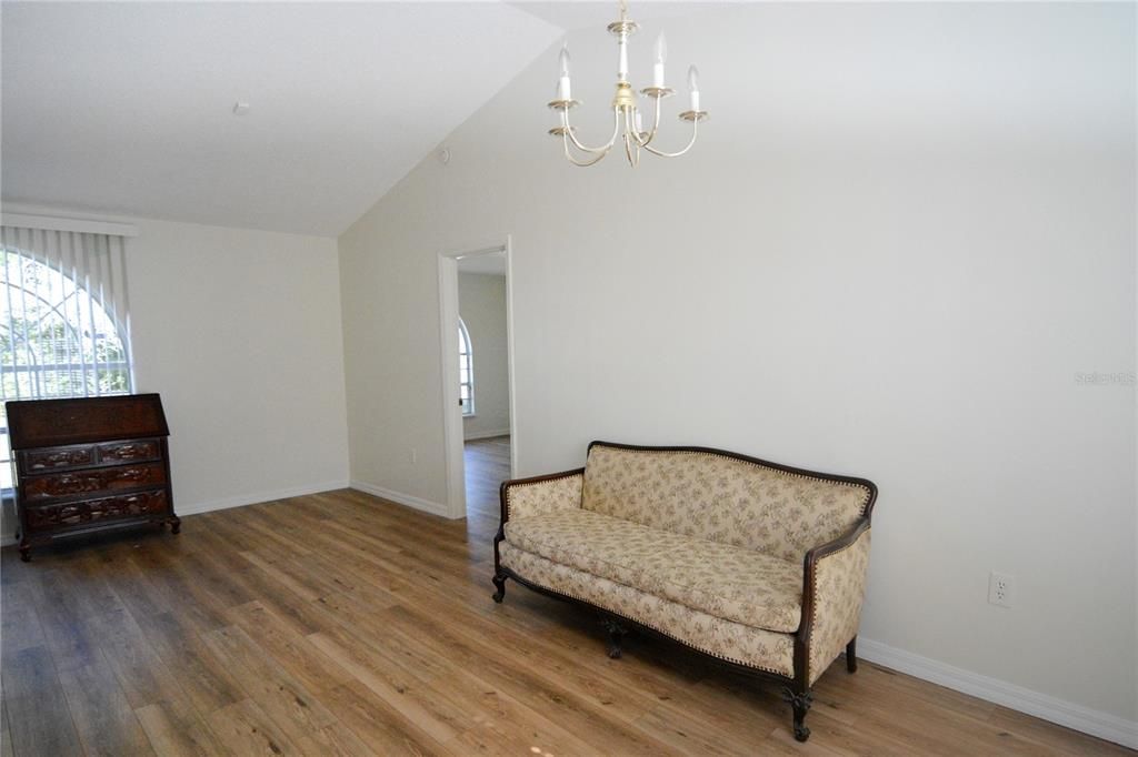 For Sale: $285,000 (3 beds, 2 baths, 1504 Square Feet)