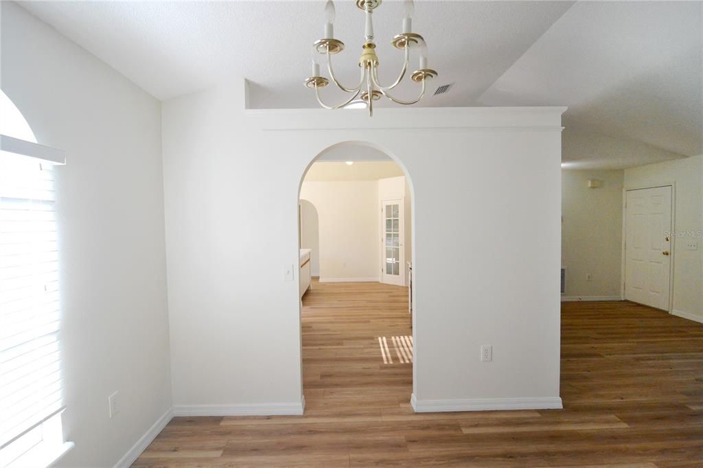 For Sale: $285,000 (3 beds, 2 baths, 1504 Square Feet)