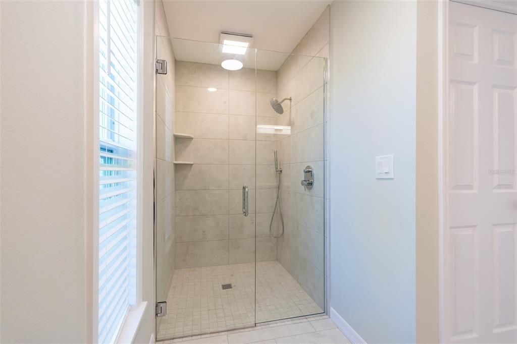 For Sale: $549,900 (3 beds, 2 baths, 1872 Square Feet)