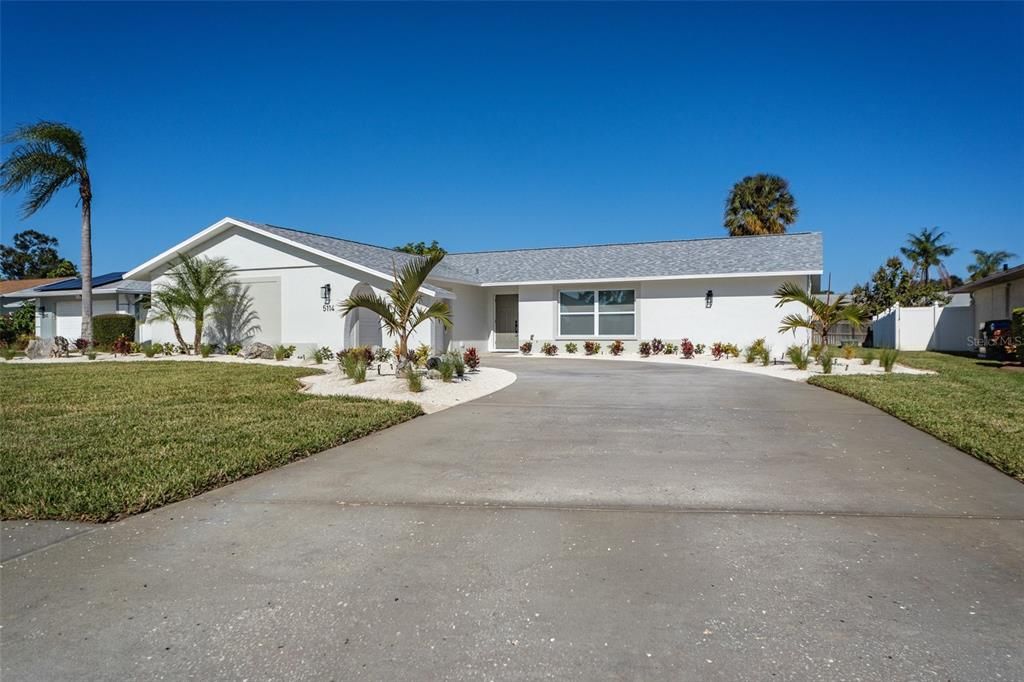 For Sale: $549,900 (3 beds, 2 baths, 1872 Square Feet)