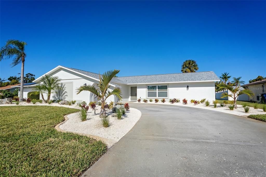 For Sale: $549,900 (3 beds, 2 baths, 1872 Square Feet)