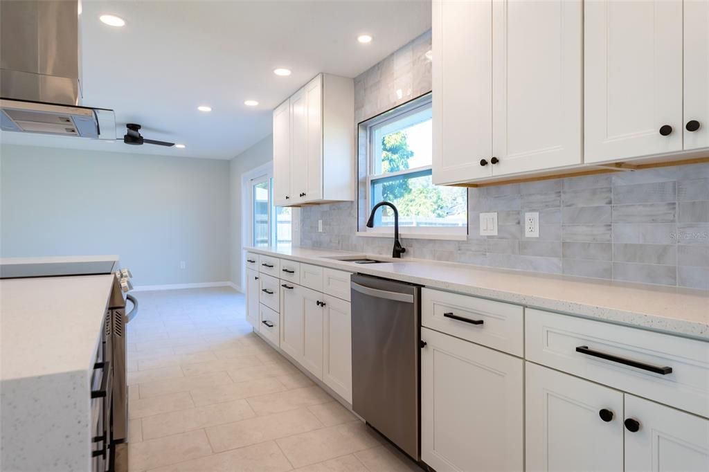For Sale: $549,900 (3 beds, 2 baths, 1872 Square Feet)