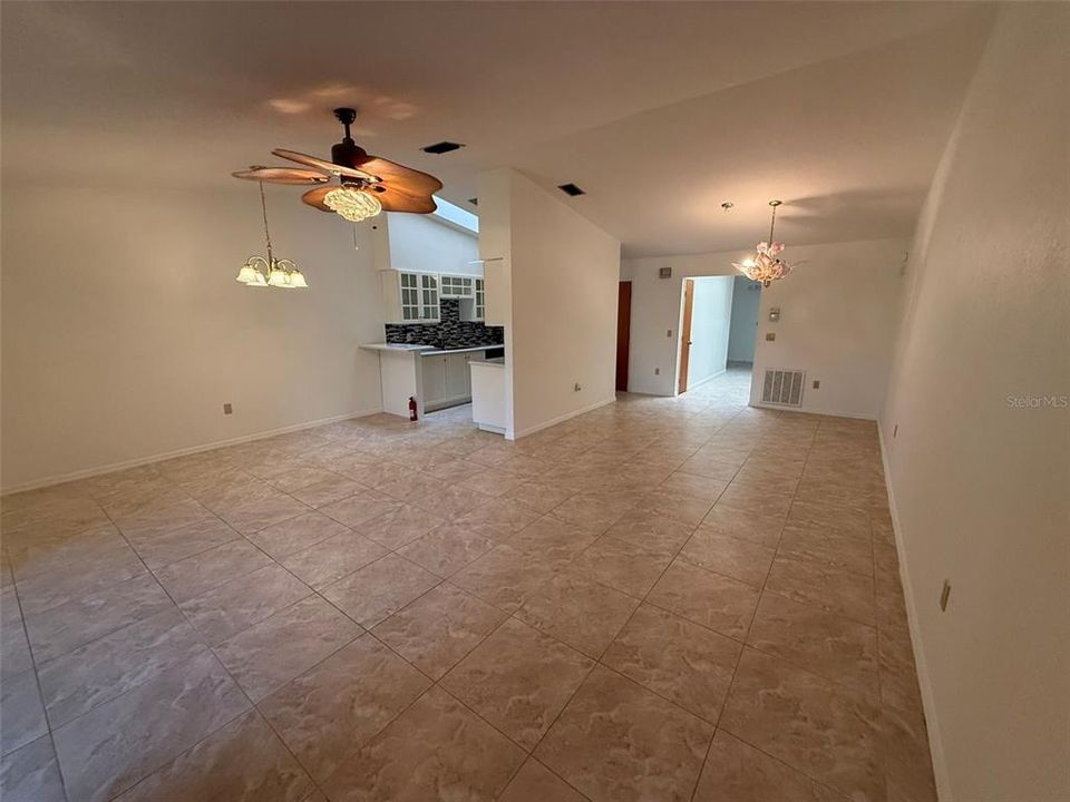 For Rent: $1,850 (2 beds, 2 baths, 1289 Square Feet)