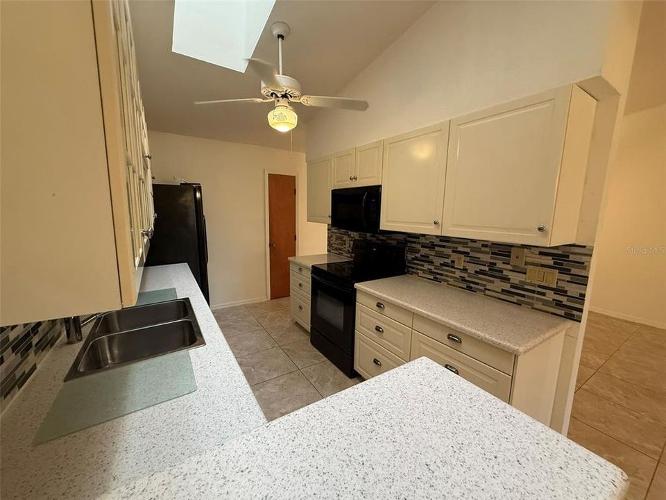For Rent: $1,850 (2 beds, 2 baths, 1289 Square Feet)