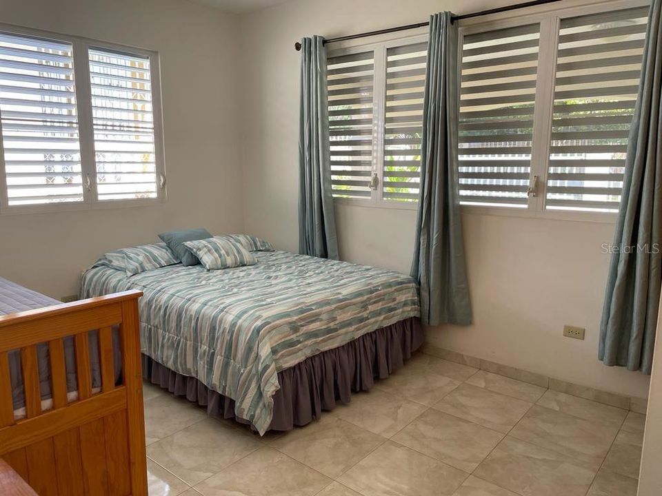 For Rent: $2,000 (3 beds, 2 baths, 2600 Square Feet)