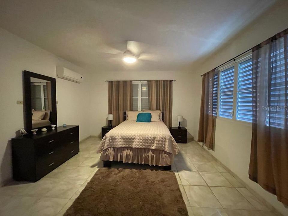 For Rent: $2,000 (3 beds, 2 baths, 2600 Square Feet)