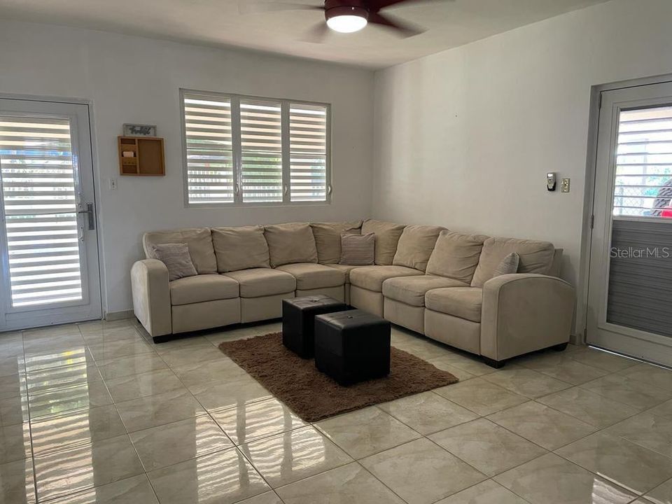 For Rent: $2,000 (3 beds, 2 baths, 2600 Square Feet)