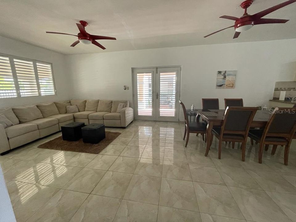 For Rent: $2,000 (3 beds, 2 baths, 2600 Square Feet)