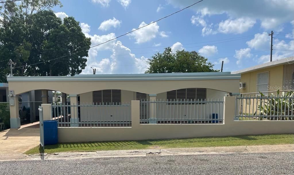 For Rent: $2,000 (3 beds, 2 baths, 2600 Square Feet)