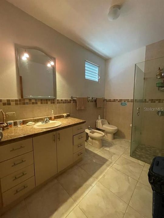 For Rent: $2,000 (3 beds, 2 baths, 2600 Square Feet)