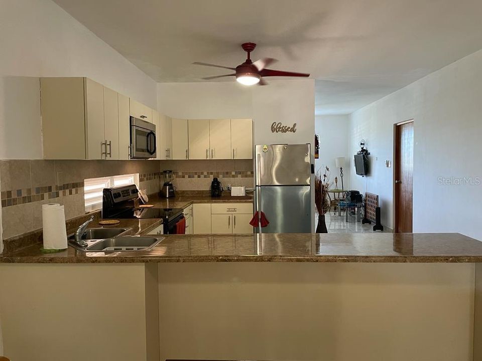 For Rent: $2,000 (3 beds, 2 baths, 2600 Square Feet)