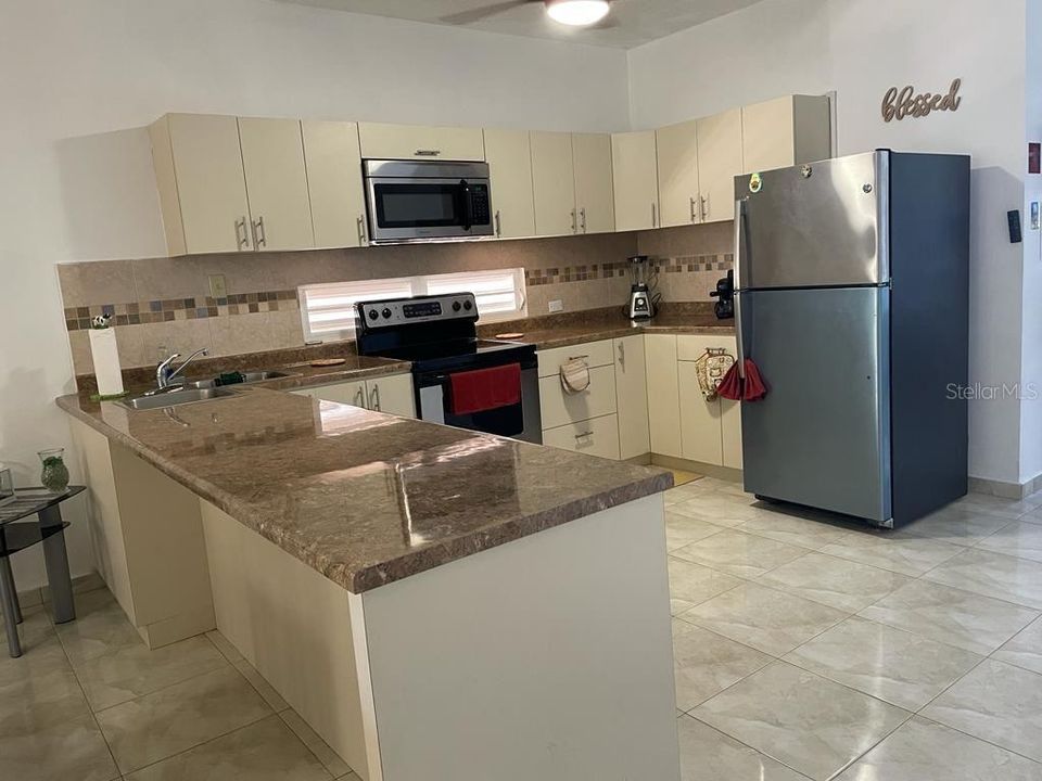 For Rent: $2,000 (3 beds, 2 baths, 2600 Square Feet)