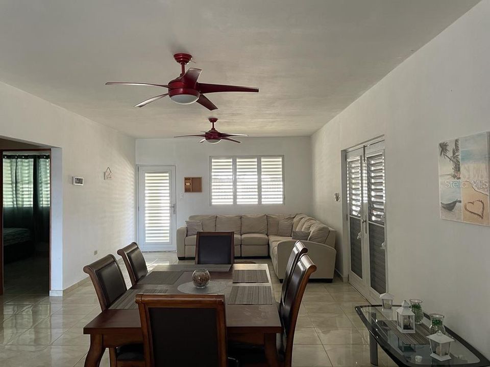 For Rent: $2,000 (3 beds, 2 baths, 2600 Square Feet)