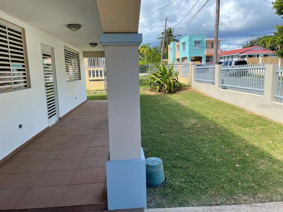 For Rent: $2,000 (3 beds, 2 baths, 2600 Square Feet)