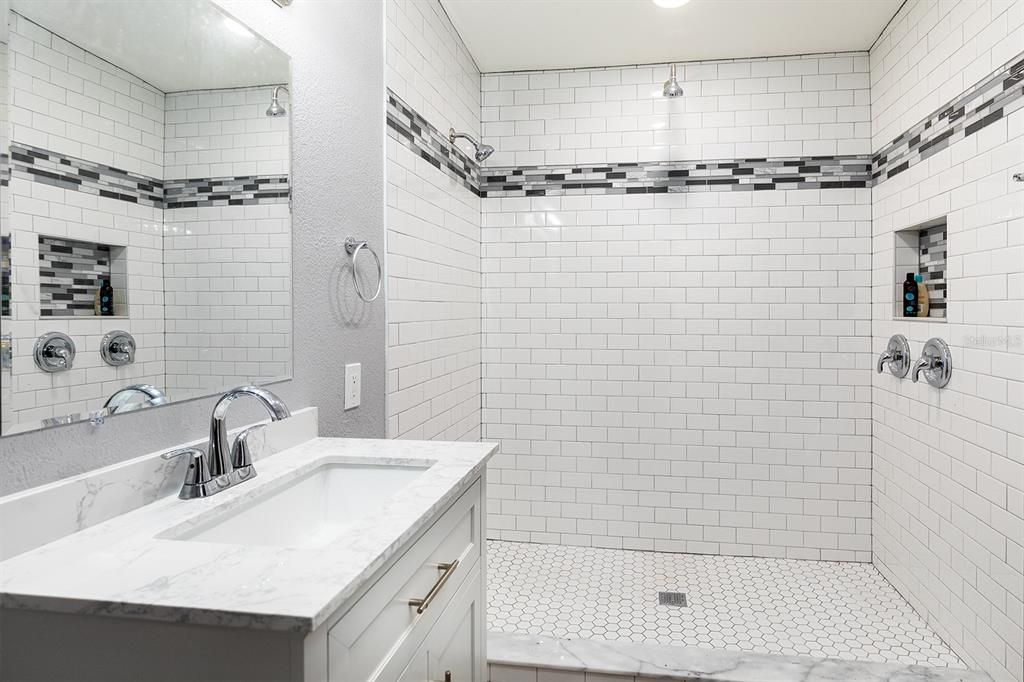 待售: $270,000 (2 贝兹, 2 浴室, 1028 平方英尺)