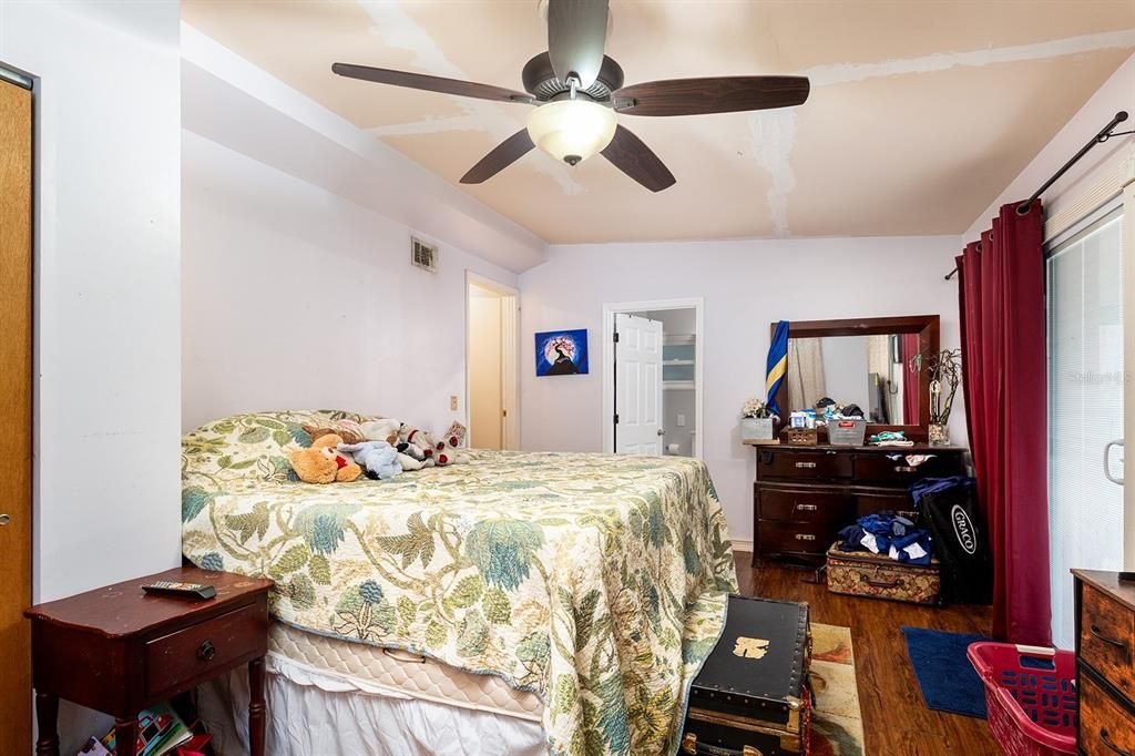 待售: $270,000 (2 贝兹, 2 浴室, 1028 平方英尺)