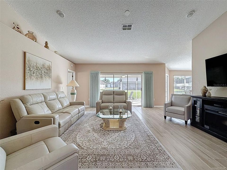 待售: $399,900 (3 贝兹, 2 浴室, 2090 平方英尺)