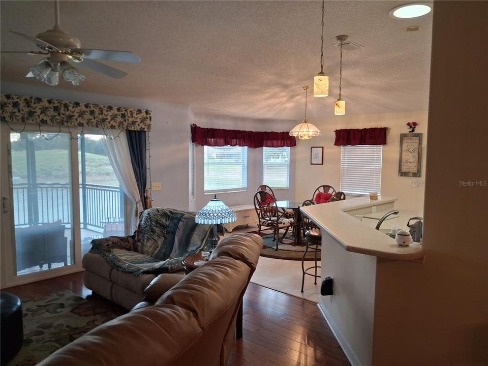 待售: $540,000 (3 贝兹, 2 浴室, 2260 平方英尺)