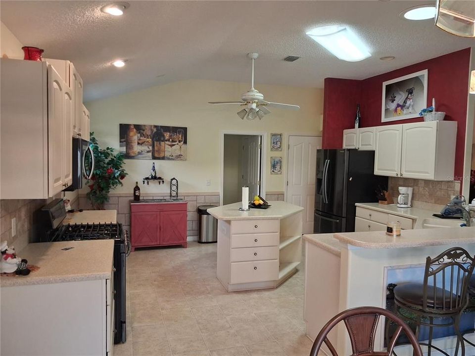 待售: $540,000 (3 贝兹, 2 浴室, 2260 平方英尺)