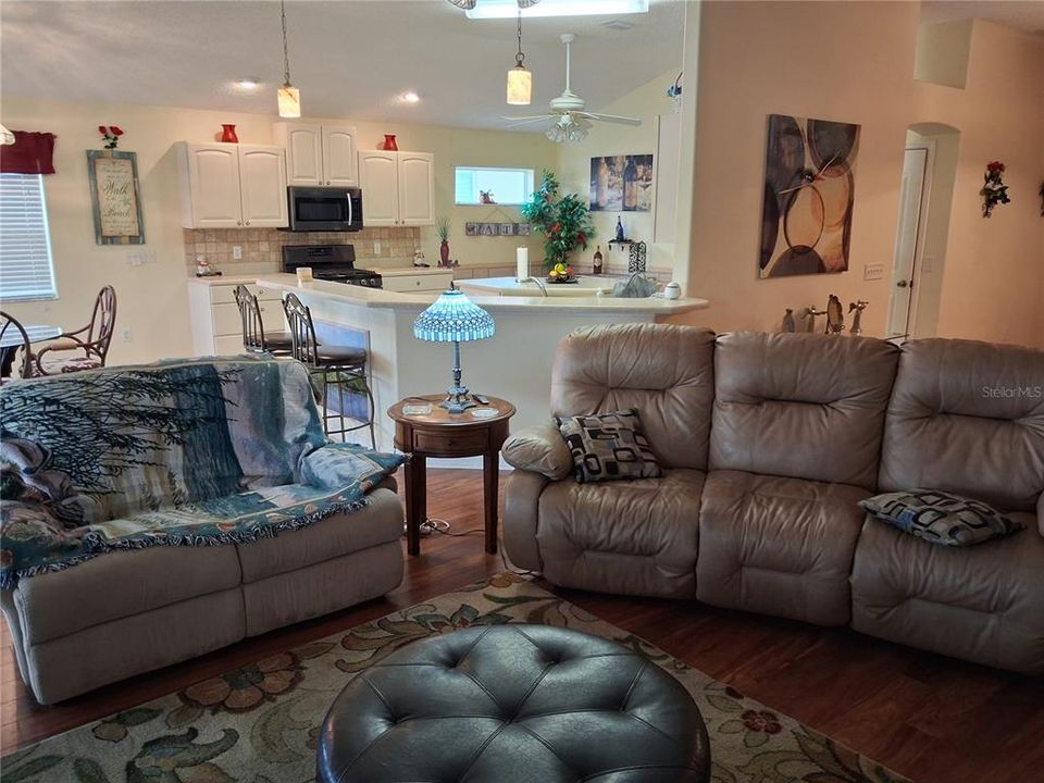 待售: $540,000 (3 贝兹, 2 浴室, 2260 平方英尺)