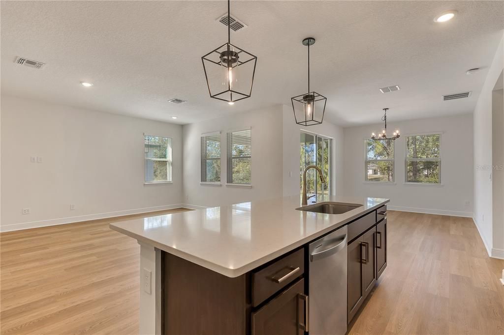 For Rent: $2,400 (4 beds, 3 baths, 2190 Square Feet)