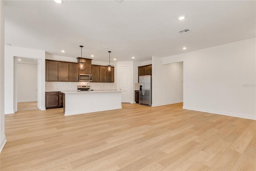 For Rent: $2,400 (4 beds, 3 baths, 2190 Square Feet)