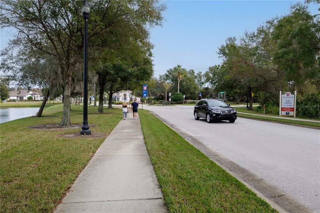 En Venta: $1,075,000 (4 camas, 3 baños, 2376 Pies cuadrados)