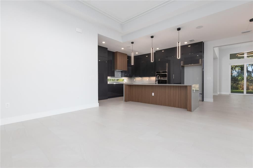 En Venta: $1,075,000 (4 camas, 3 baños, 2376 Pies cuadrados)