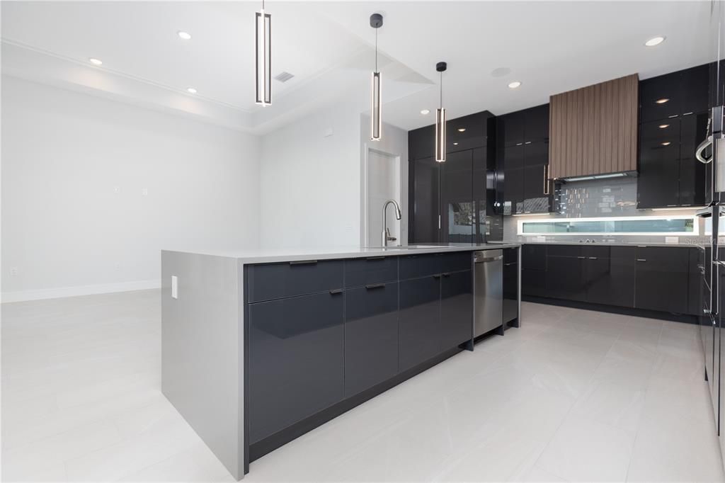 En Venta: $1,075,000 (4 camas, 3 baños, 2376 Pies cuadrados)