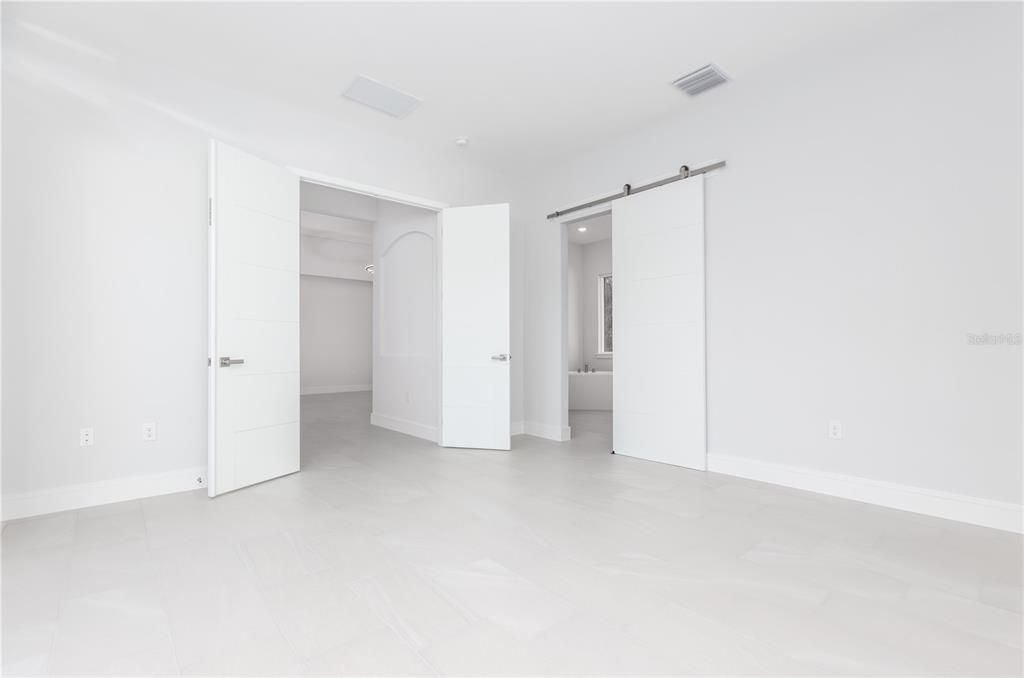 En Venta: $1,075,000 (4 camas, 3 baños, 2376 Pies cuadrados)