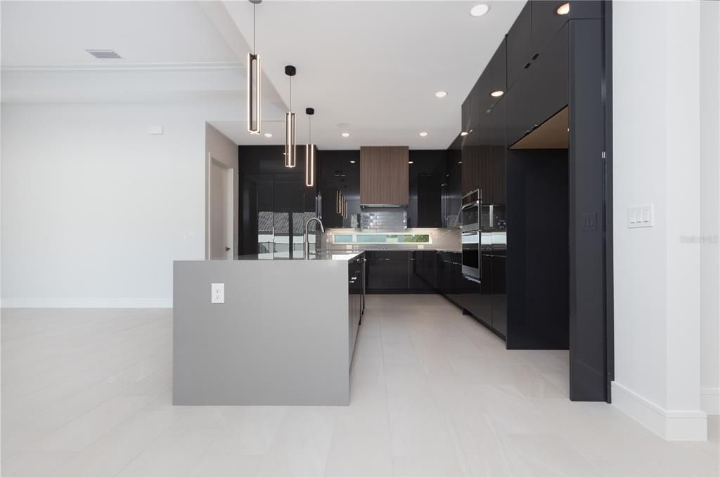 En Venta: $1,075,000 (4 camas, 3 baños, 2376 Pies cuadrados)